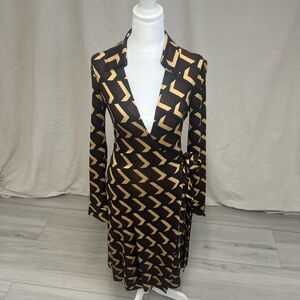 Diane Von Furstenberg Women's Wrap Dress Black Gold Geometric Silk Sz 4